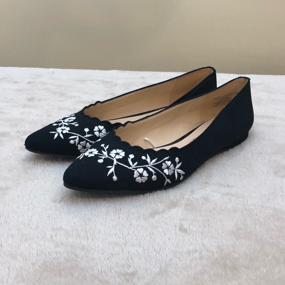 LIZ CLAIBORNE FLATS